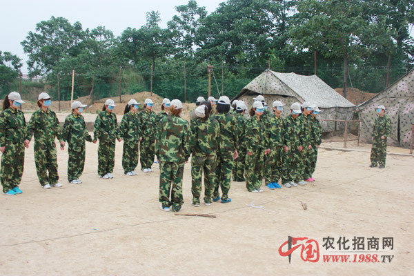 龍福山莊拓展訓練:綻放屬于自己的色彩
