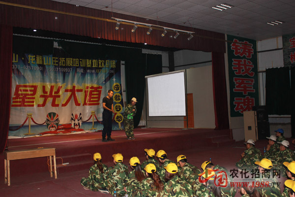 認(rèn)真聽(tīng)講坐準(zhǔn)備