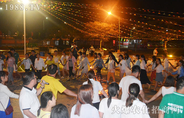在這里,讓青春與夢(mèng)想一起飛揚(yáng)!