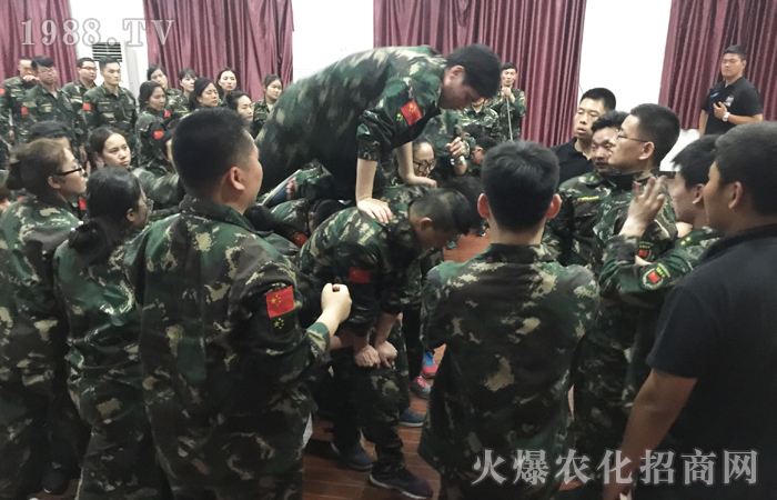 撕掉標(biāo)簽,用心去做!才能成就更好的自己!