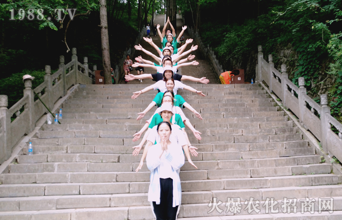 沒(méi)有比人更高的山,沒(méi)有比腳更長(zhǎng)的路!