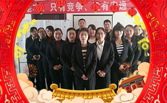 【小巨人農(nóng)業(yè)】祝大家在新的一年里工作順利,步步高升!