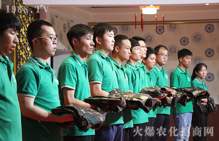 奮斗到無(wú)能為力,拼搏到感動(dòng)自己