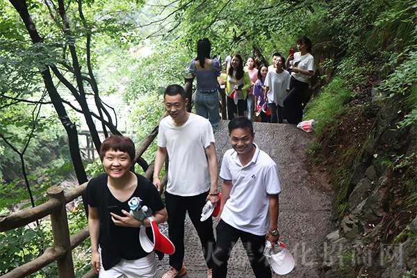 爬山-(1)