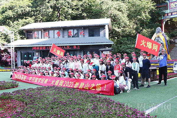 胸懷夢(mèng)想、學(xué)會(huì)感恩、團(tuán)結(jié)互助、才能走得更遠(yuǎn)