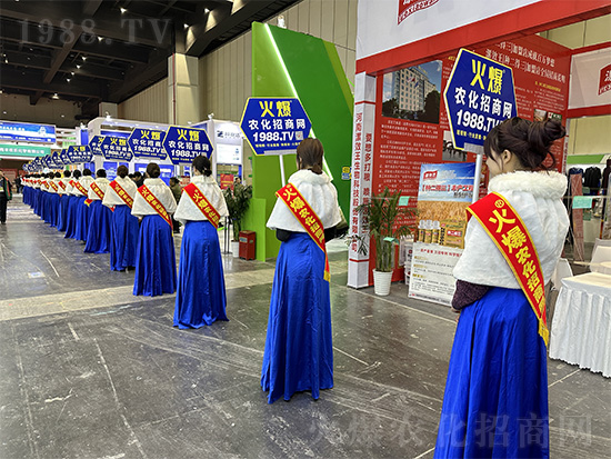 火爆網(wǎng)美女禮儀宣傳隊(duì)亮相2024中原農(nóng)資雙交會(huì)！